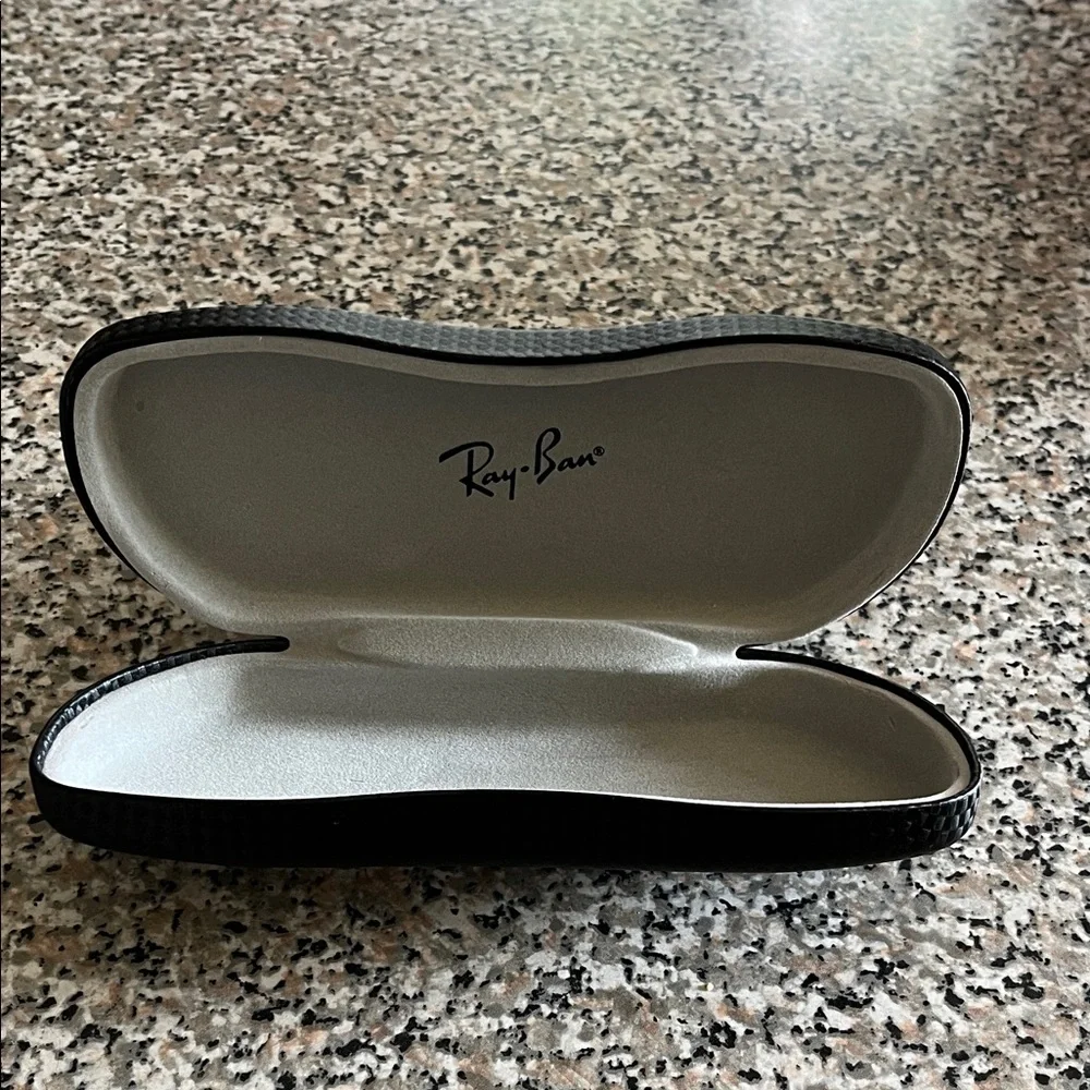Ray-Ban Textured Black Glass Case
